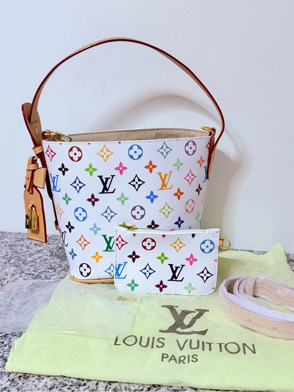 LV monogram bucket crossbody bag - Picture 2 of 11